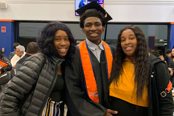 Dexter Reed, center, along with his mother Nicole Banks and sister Porscha Banks, 2019.
