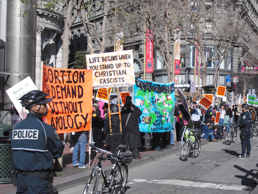 Contra la 'Caminata por la Vida' odiamujer y antiabortista, San Francisco.