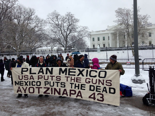 Members of the Old Guard protest Mexican President Enrique Pena Nieto's visit to the White House in Washington, January 6, 2015. Photo: AP