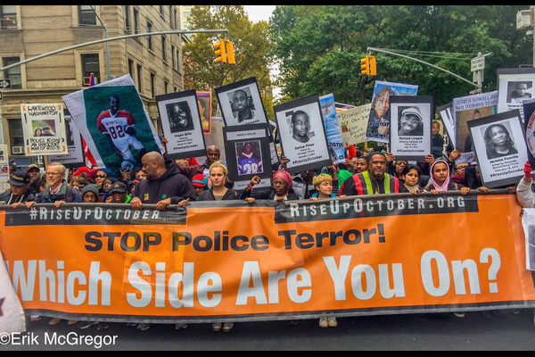 De Pie en Octubre, 24 de octubre 2015, Ciudad de Nueva York: En frente de la marcha. Foto: Erik McGregor.
