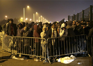 Refugiados en un campamento, Calais, Francia, 2016.