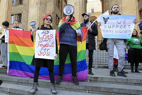 En Tbilisi, Georgia, tuvo lugar una manifestación en apoyo de los derechos de las personas LGBTQ y en defensa del derecho de la mujer al aborto.