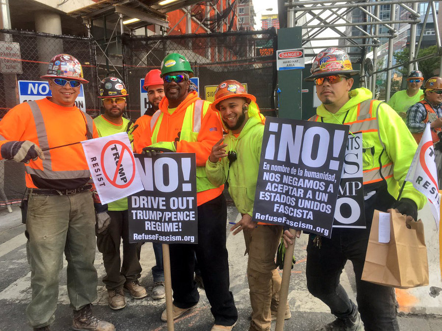 Trabajadores de la construcción protestan contra Trump