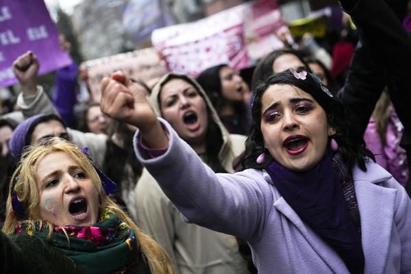 IWD Istanbul, Turkey, women shout slogans.