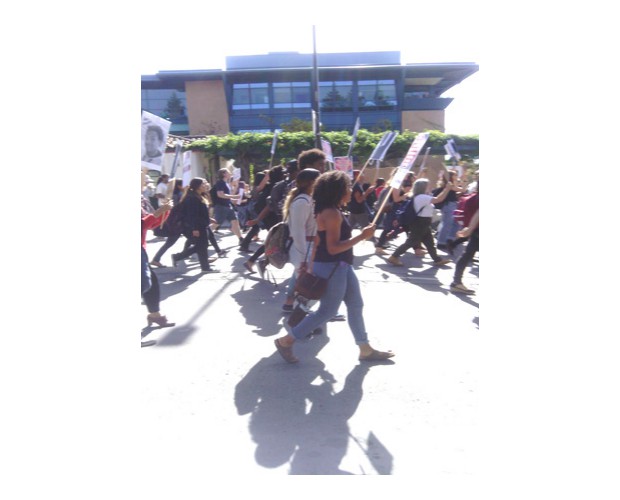 Marcha de estudiantes de la Universidad de California-Berkeley al centro de Oakland. Foto: Especial para Revolución/revcom.us
