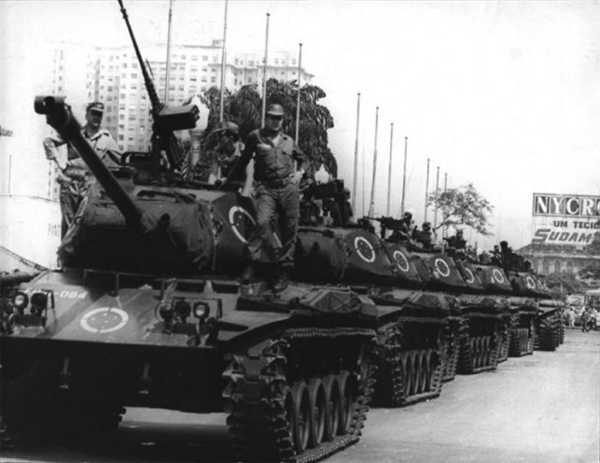 1968: The Brazilian military regime lined up tanks in the center of Rio de Janeiro in a show of force.
