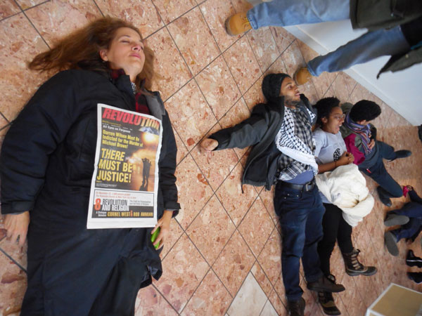 Simulacro de muerte en San Luis Galleria, 28 de noviembre de 2014