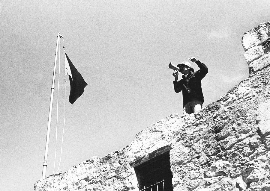 Damián García raised the red flag atop the Alamo, 1980