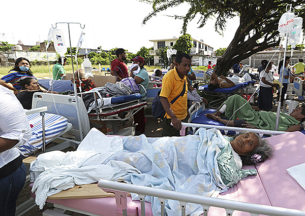 Patients tended to outside hospital in Oaxaca
