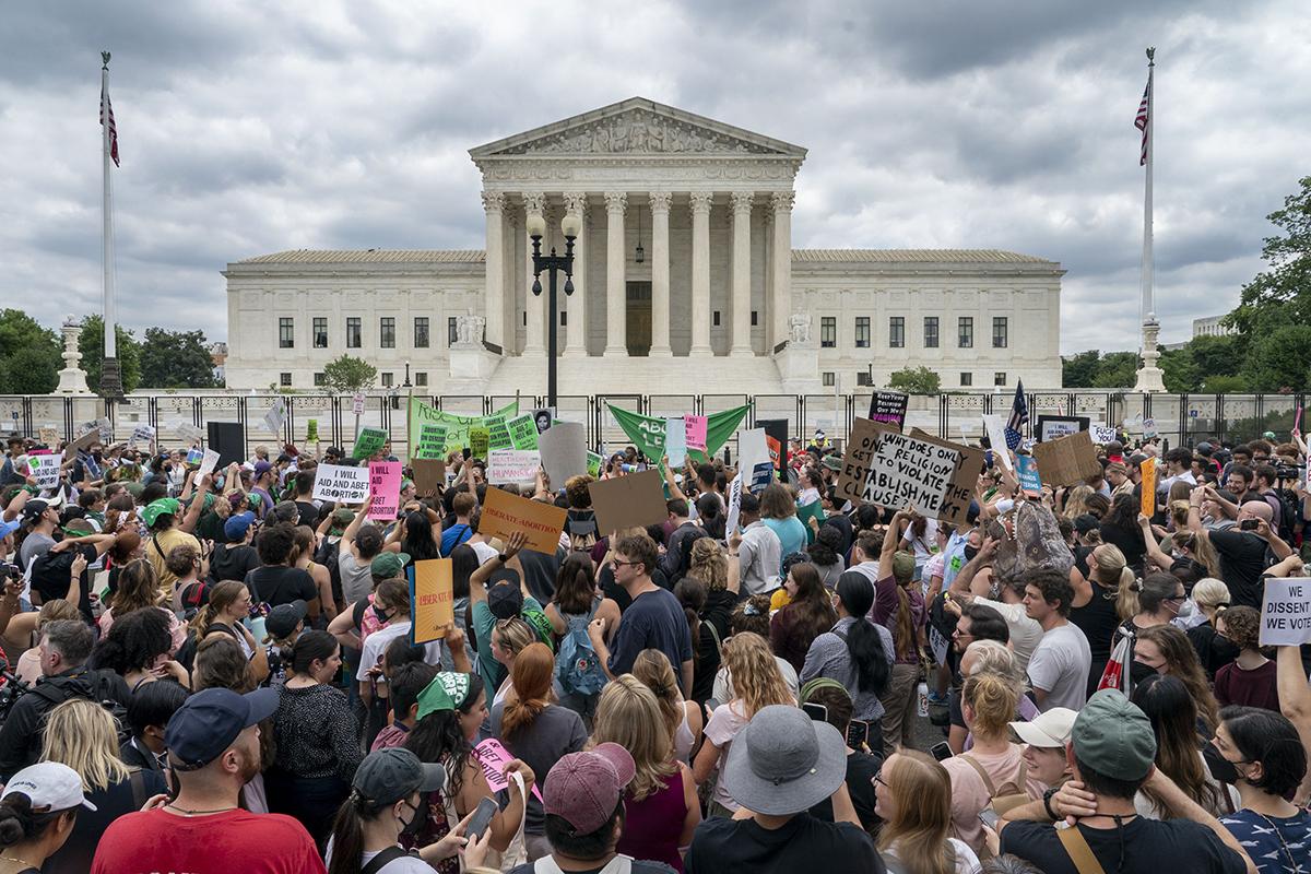 Washington, DC, immediate huge crowd protests SCOTUS overturn of Roe v Wade.