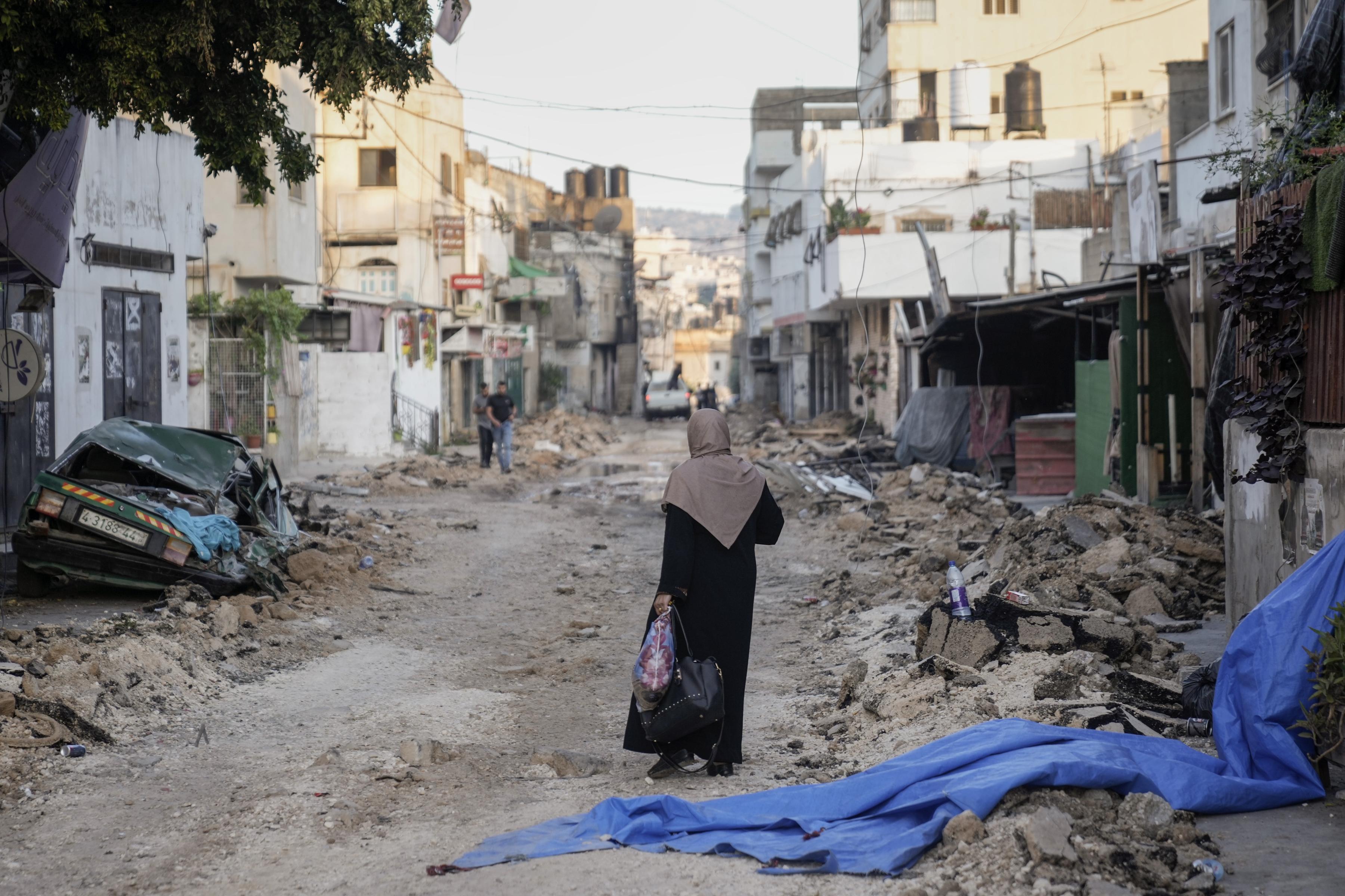 Palestinian woman in Jenin after Israeli invasion