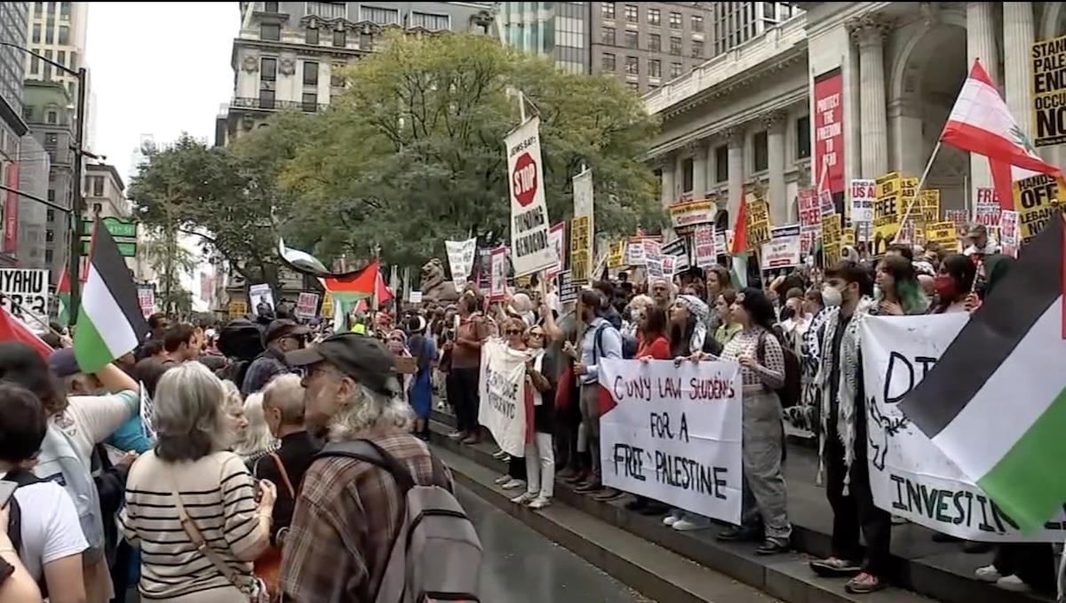 NYC gather in front of public library to protest Netanyahu's visit to UN, September 26, 2024.