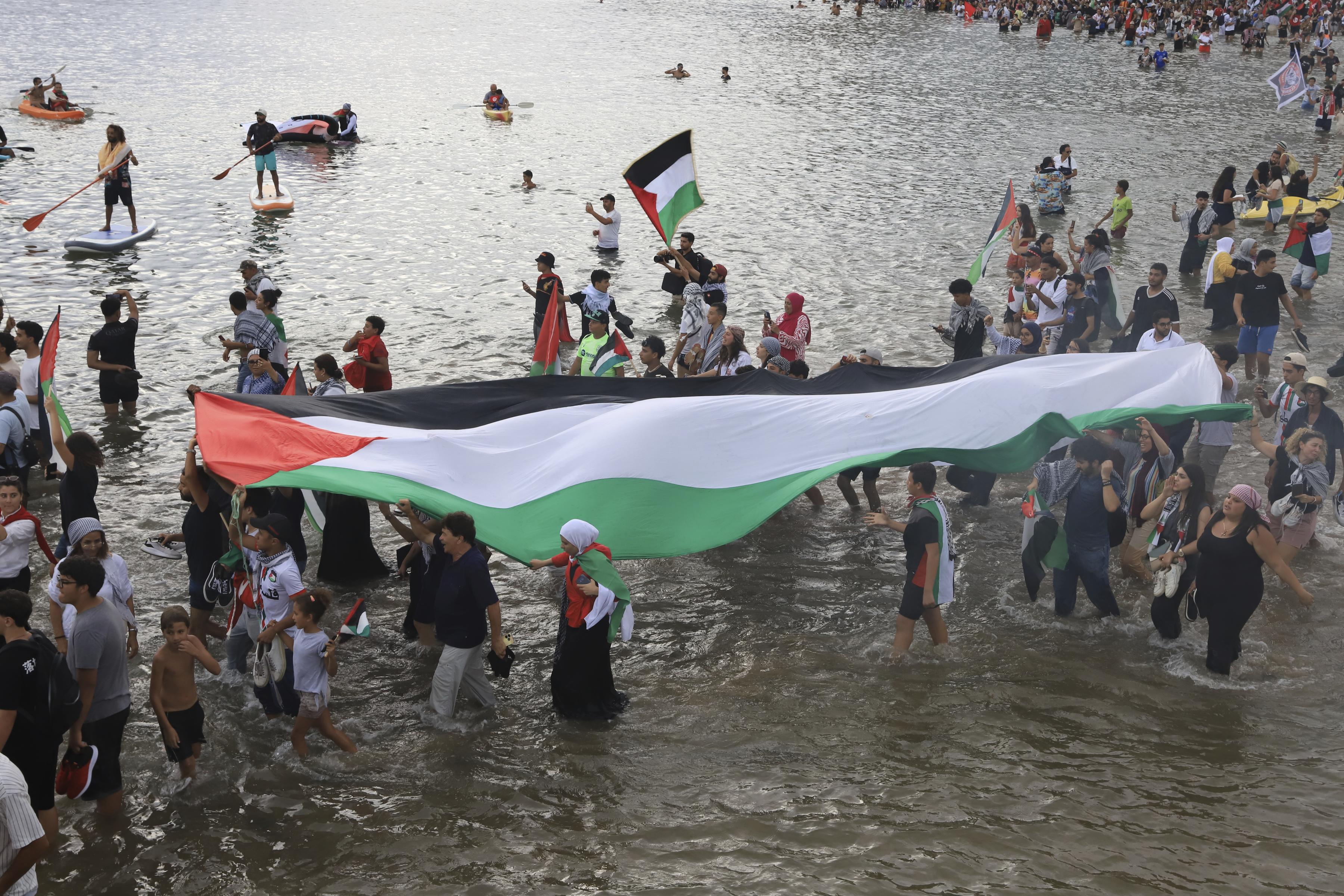 People gather to show support for the Global Sumud Flotilla, September 10, 2025.