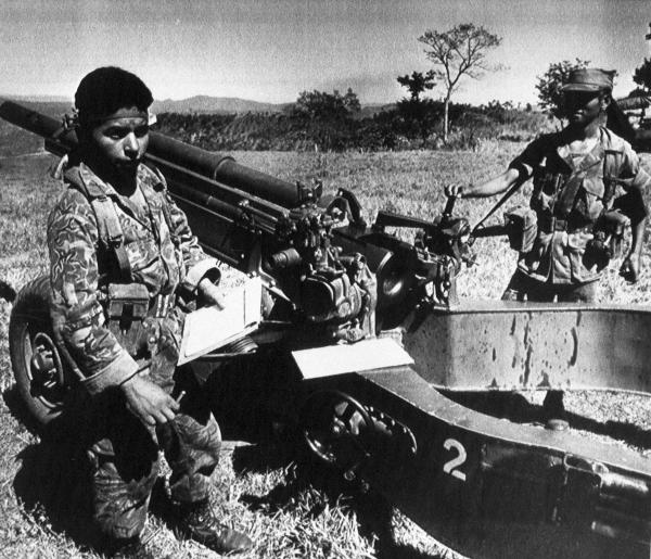 El Salvador civil war soldiers with guns 1987
