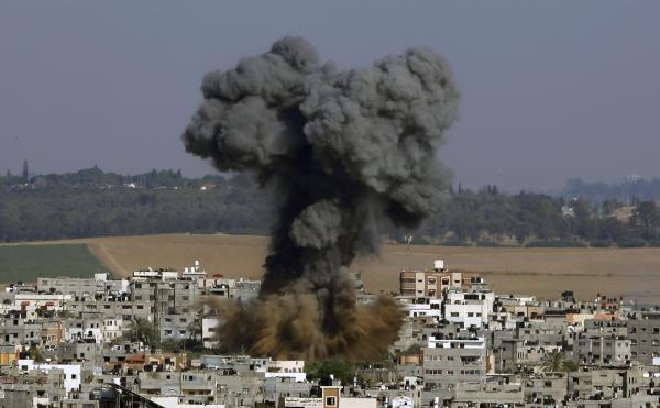 Plume of smoke after May 11, 2021 Israeli airstrike on Gaza City.