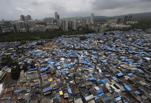 Expansive hillside slum in Mumbai