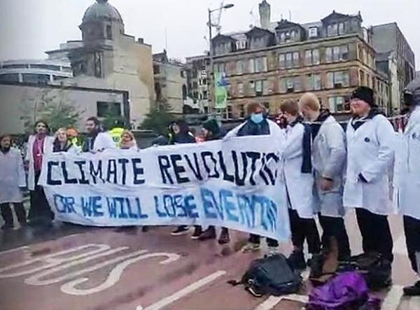 Scientist Rebellion block Glasgow bridge-Climate revolution or we will lose everything