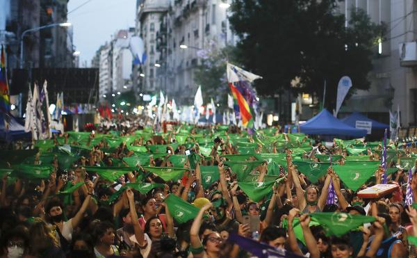 Argentina women with green scarves protest Congress.