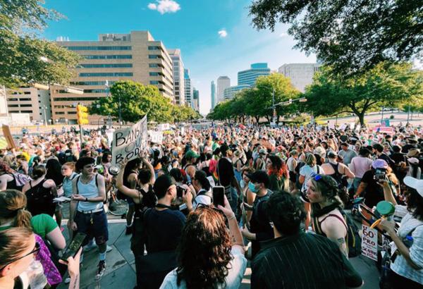Austin: thousands protest against SCOTUS decision to overturn Roe v Wade.