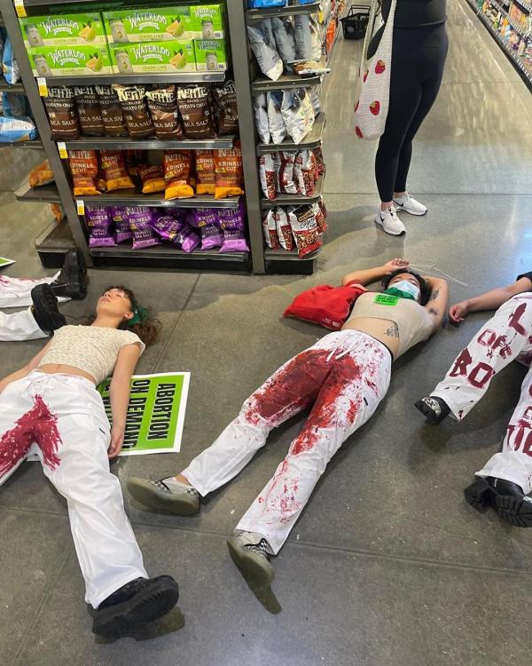 Die-in in Downtown Los Angeles supermarket June 26