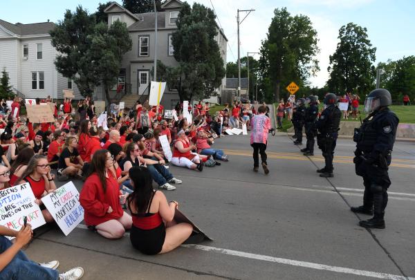 Abortion rights protesters sit in face-off with police, Sioux Falls, SD, June 29