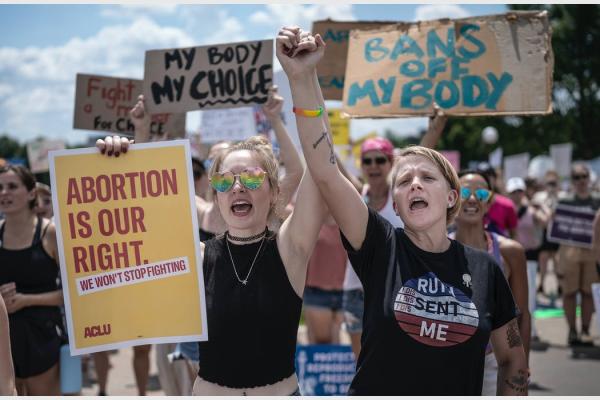5,000 protest attacks on abortion rights at capitol of St. Paul, Minnesota, July 17.