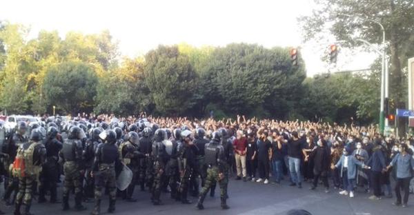 Crowd faces off with police in Iran