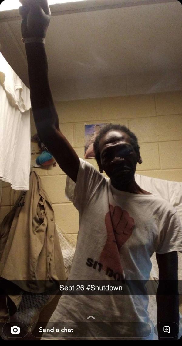 Alabama striking prisoner raises a fist, September 2022.