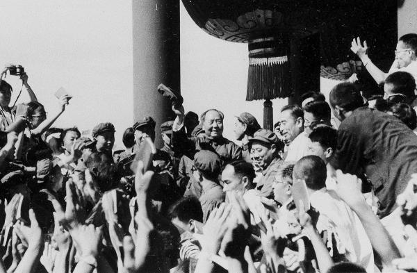 1966, Mao with group of students, launching Cultural Revolution.