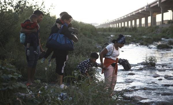 Venezuelan migrants cross Rio Bravo from Ciudad Juarez, Mexico Rio Bravo to U.S., October 13, 2022.