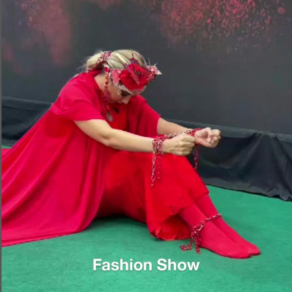 Fashion show model shows support for Khodanour
