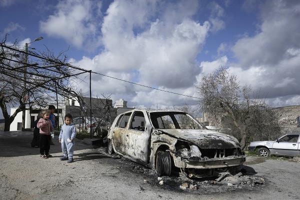 Israeli settlers attack Palestinians, burn their car, January 30, 2023.
