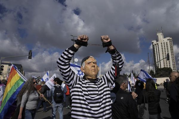 Protester wearing a Netanyahu mask outside the Israeli Supreme Court