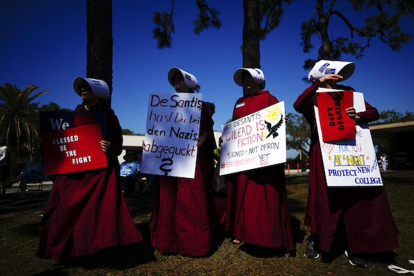 Protesters in Handmaids costumes
