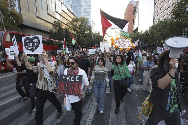  Mexico City: people march to support the Palestinians in Gaza, November 5, 2023. 