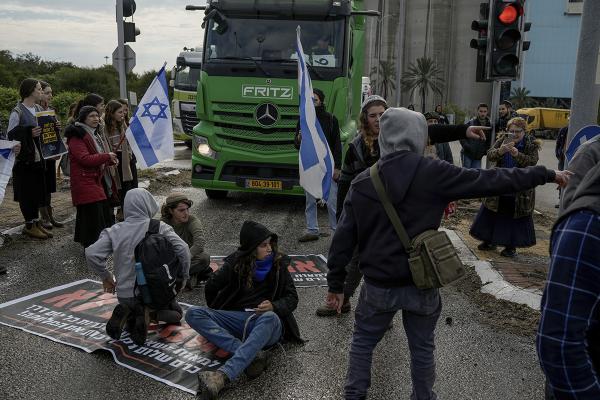 Israelis stop trucks at Ashdod, Israel checkpoint.  Trucks are loaded with humanitarian aid to the Gaza Strip, February 1, 2024. 