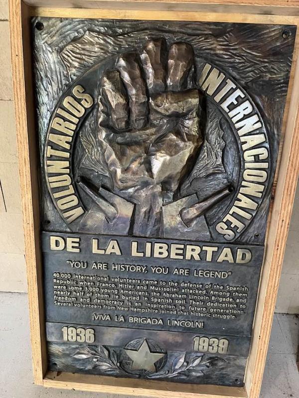 Plaque honoring New Hampshire fighters against fascism in Spanish Civil War