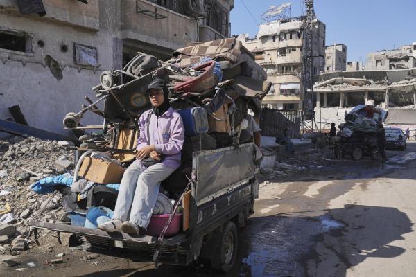 Displaced Palestinians fleeing from northern Gaza Strip, August 28, 2025.