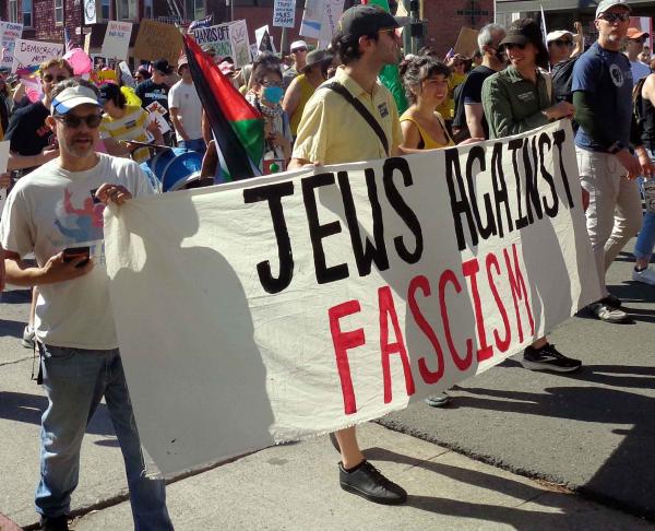 Oakland No Kings march