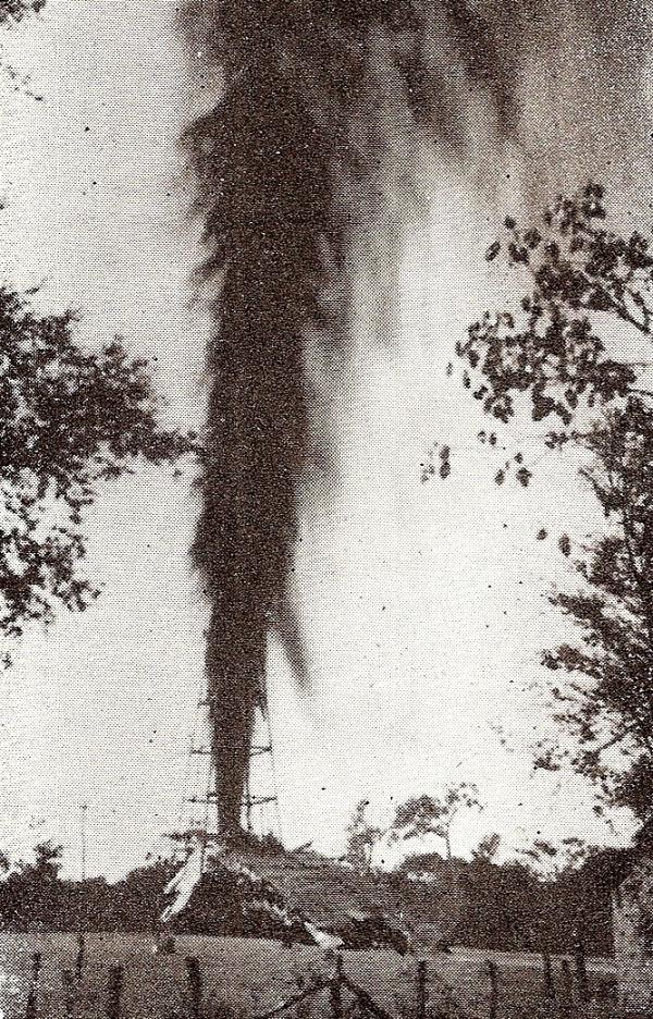 Oil well blowout in Venezuela 1922.