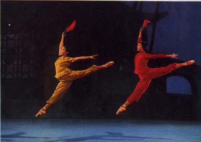 RedDetachment2dancers1015-400.jpg