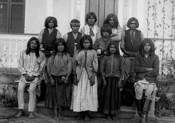 Carlisle-School-Students-Apache-Tribe-1890-JohnNChoate-600.jpg