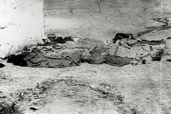 LAPD_Los_Angeles,_corpses_of_Chinese_victims,_Oct_1871-CreativeCommons-600px.jpg
