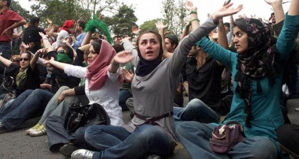 Iranian-women-2018-protest-dresscode-PH-Farhad-Rajabali-600px.jpg