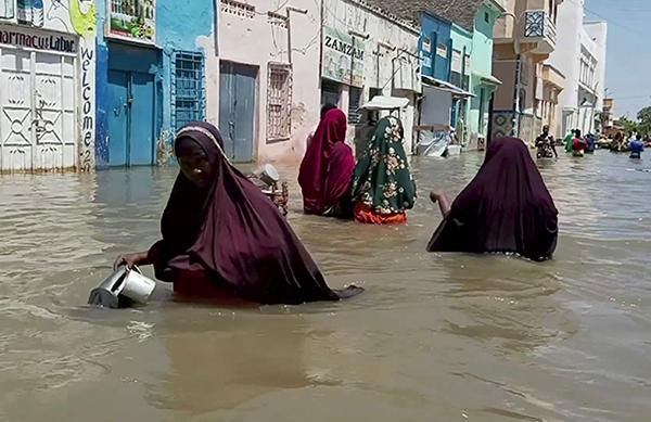 6-Somalia-flood-May2020-AP_20139492415105-600px.jpg