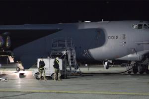 USAF bomber being loaded with nuclear air launched cruise missiles for Ukraine.