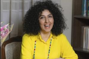 Narges Mohammadi in yellow sweater