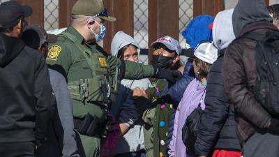 Migrants seeking asylum at the El Paso, Texas/Ciudad Juarez, Mexico border, December 21, 2022.