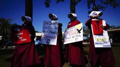 Protesters in Handmaids costumes