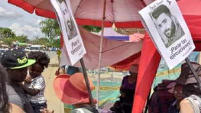 Getting into discussions about Iran with people at a street market in Cali, Colombia.